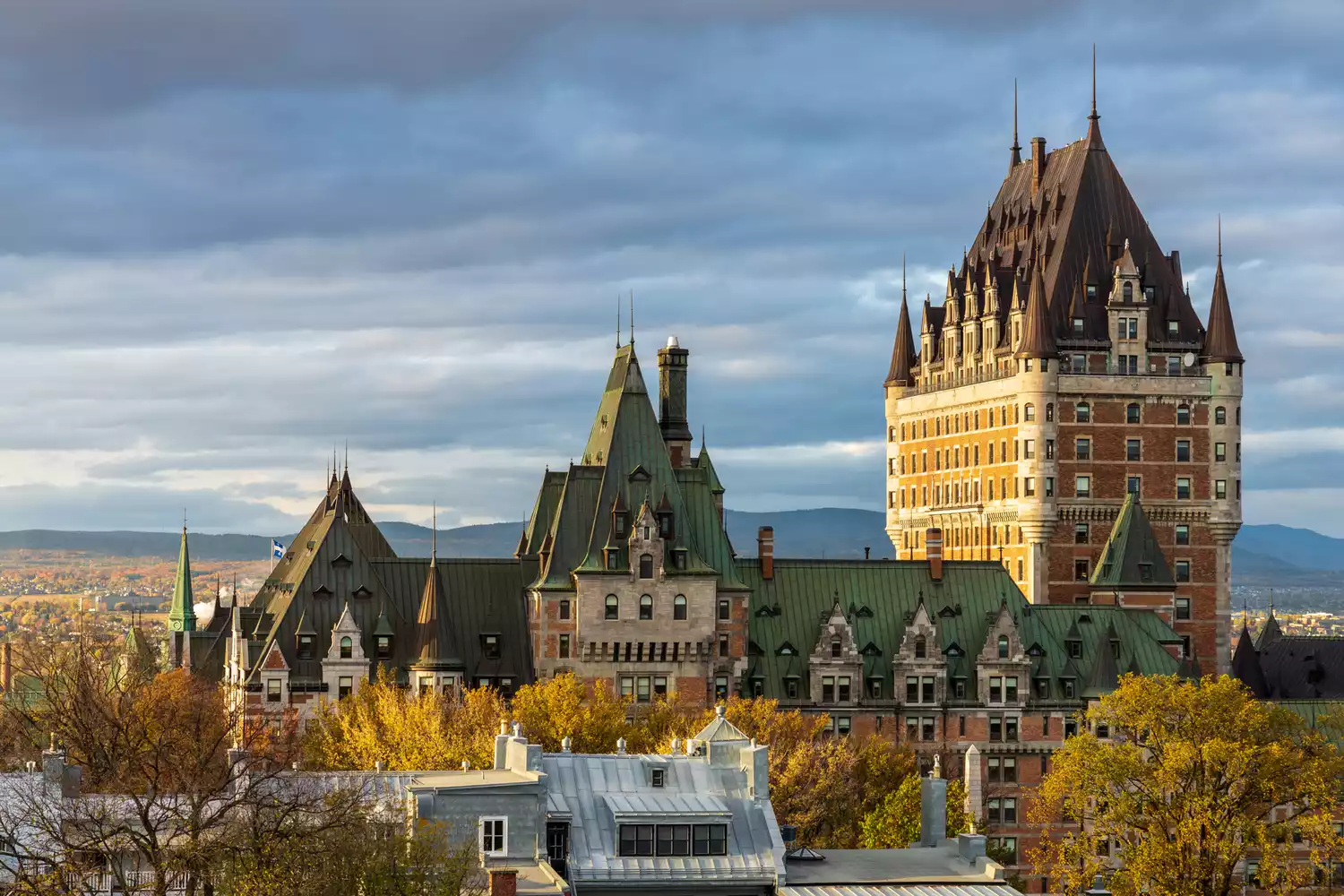 Vue du coucher de soleil sur le Fairmont Le Château Frontenac. Vieille ville de Québec à l'automne.