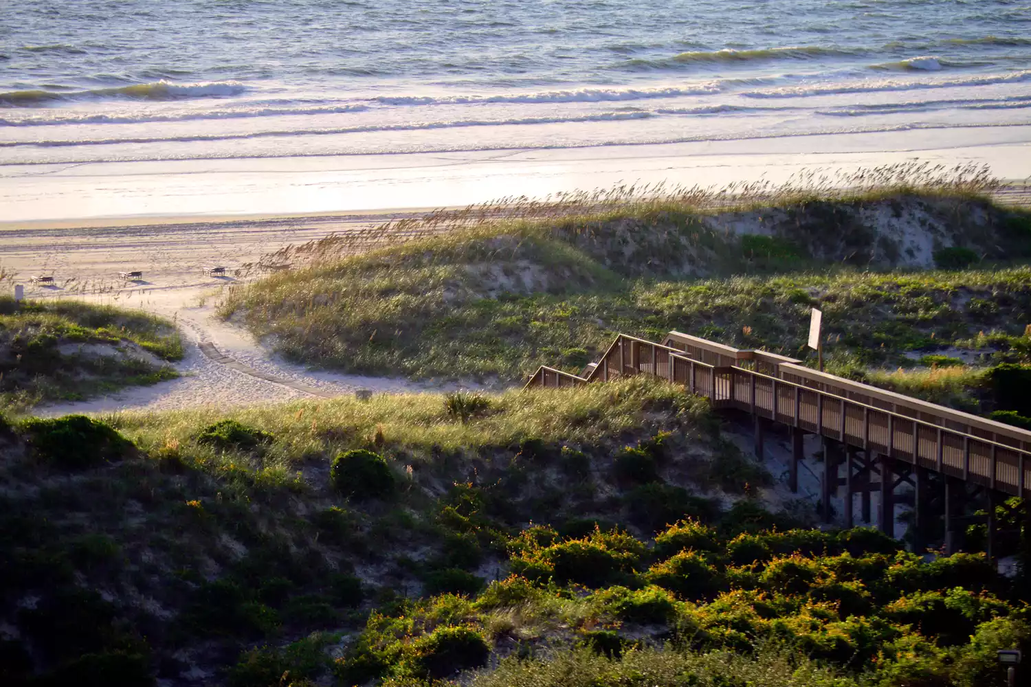 Passerelle menant à la plage sur l'île d'Amelia