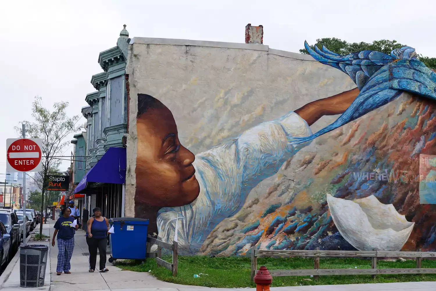 Fresque massive sur le côté d'un bâtiment à Philadelphie faisant partie du Programme d'art mural