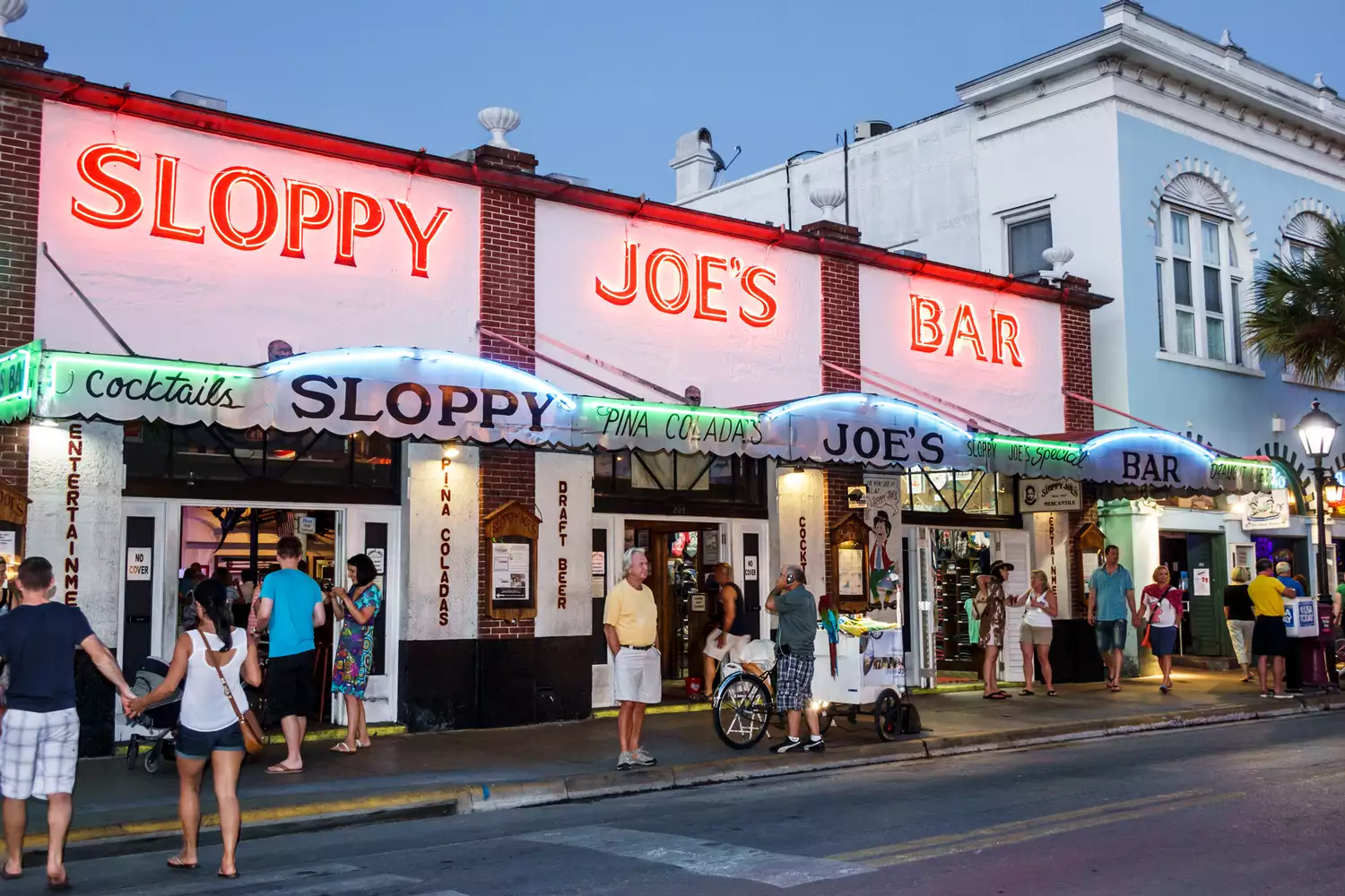 Enseignes au néon extérieures du bar Sloppy Joe's