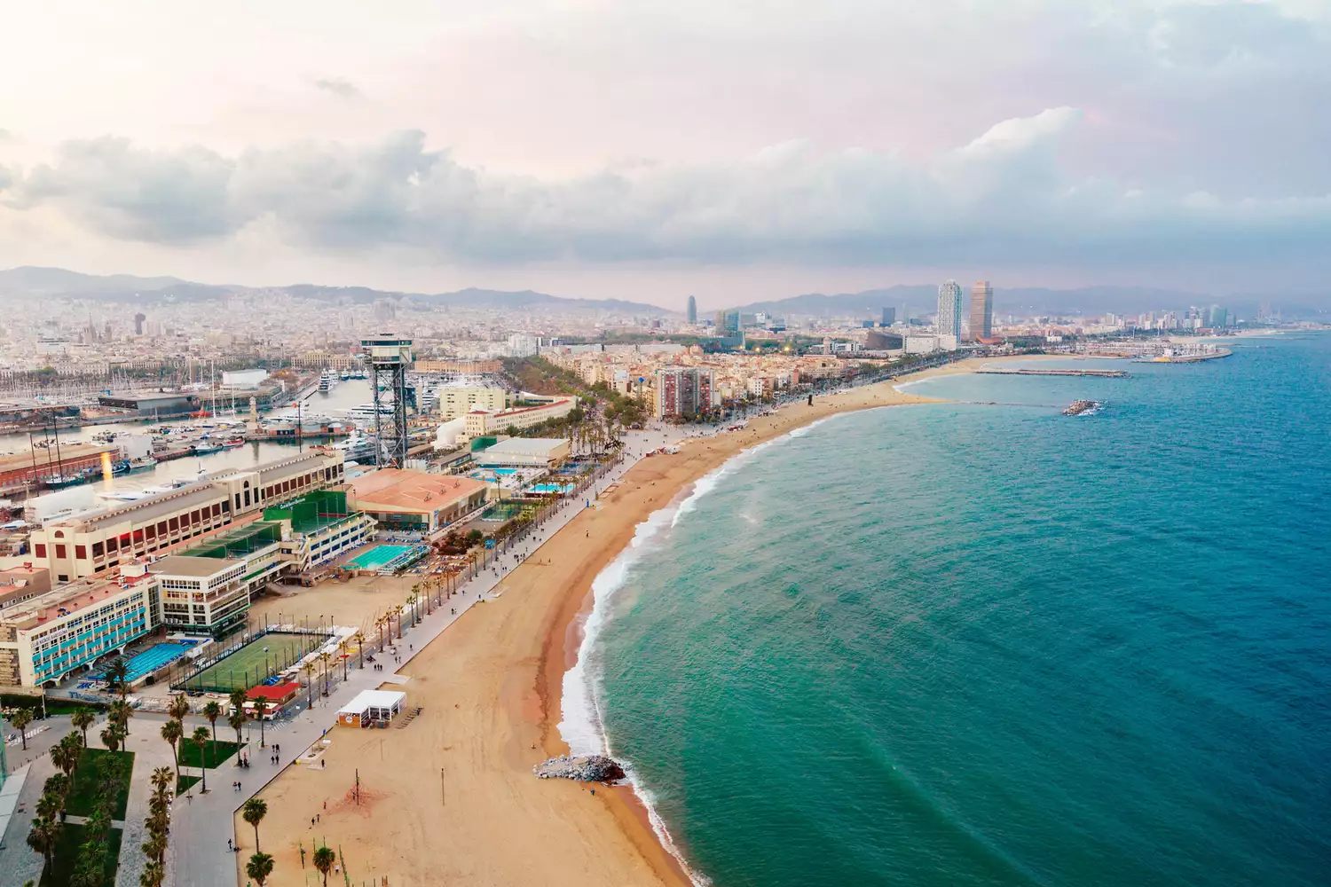 Vue aérienne de la plage de Barceloneta