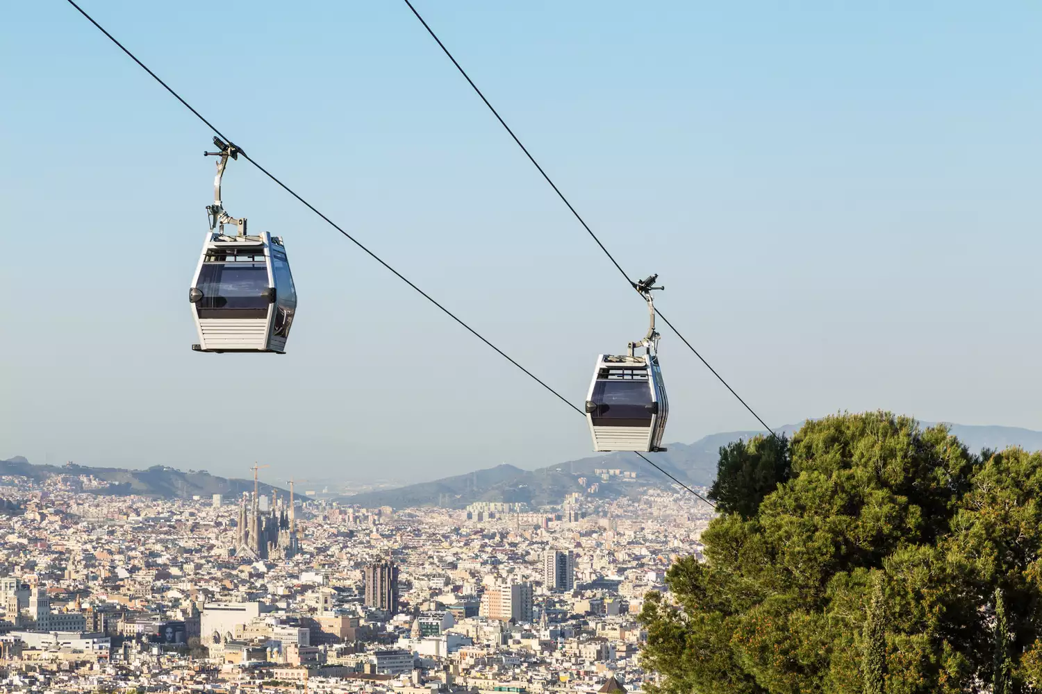 Téléphérique entre la côte et la colline de Montjuïc, Barcelone, Espagne