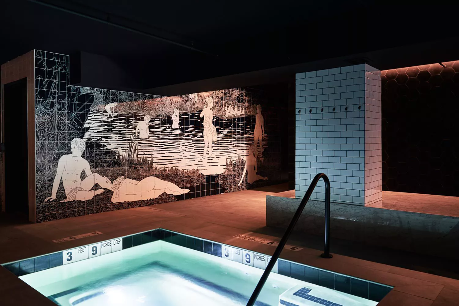 Intérieur mural et bain à remous au Bathhouse