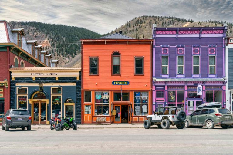 Aventure et charme : votre guide de voyage dans une ville montagnarde du Colorado
