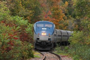 Le train qui relie Washington D.C. à la frontière Canadienne