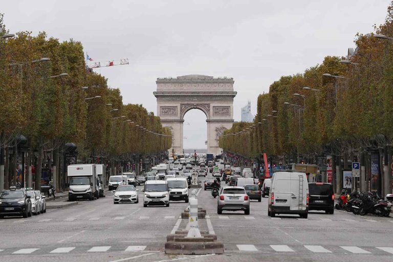 Paris métamorphosera les Champs-Élysées en oasis urbaine post-2024