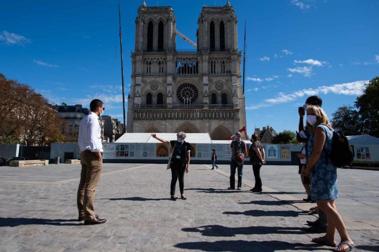 Réouverture de la crypte Notre-Dame à Paris après l'incendie