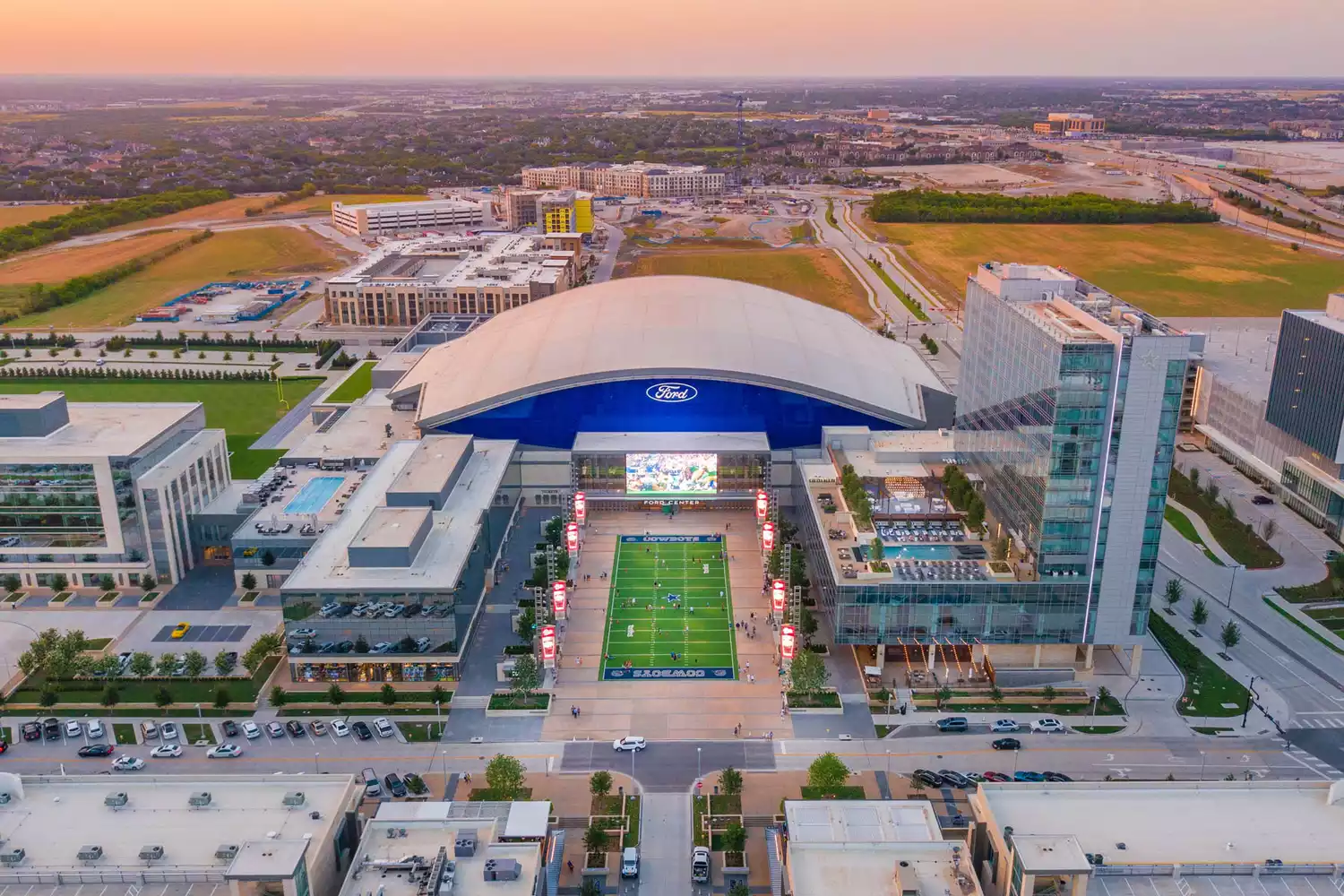 Vue aérienne du complexe de divertissement The Star à Frisco, Texas