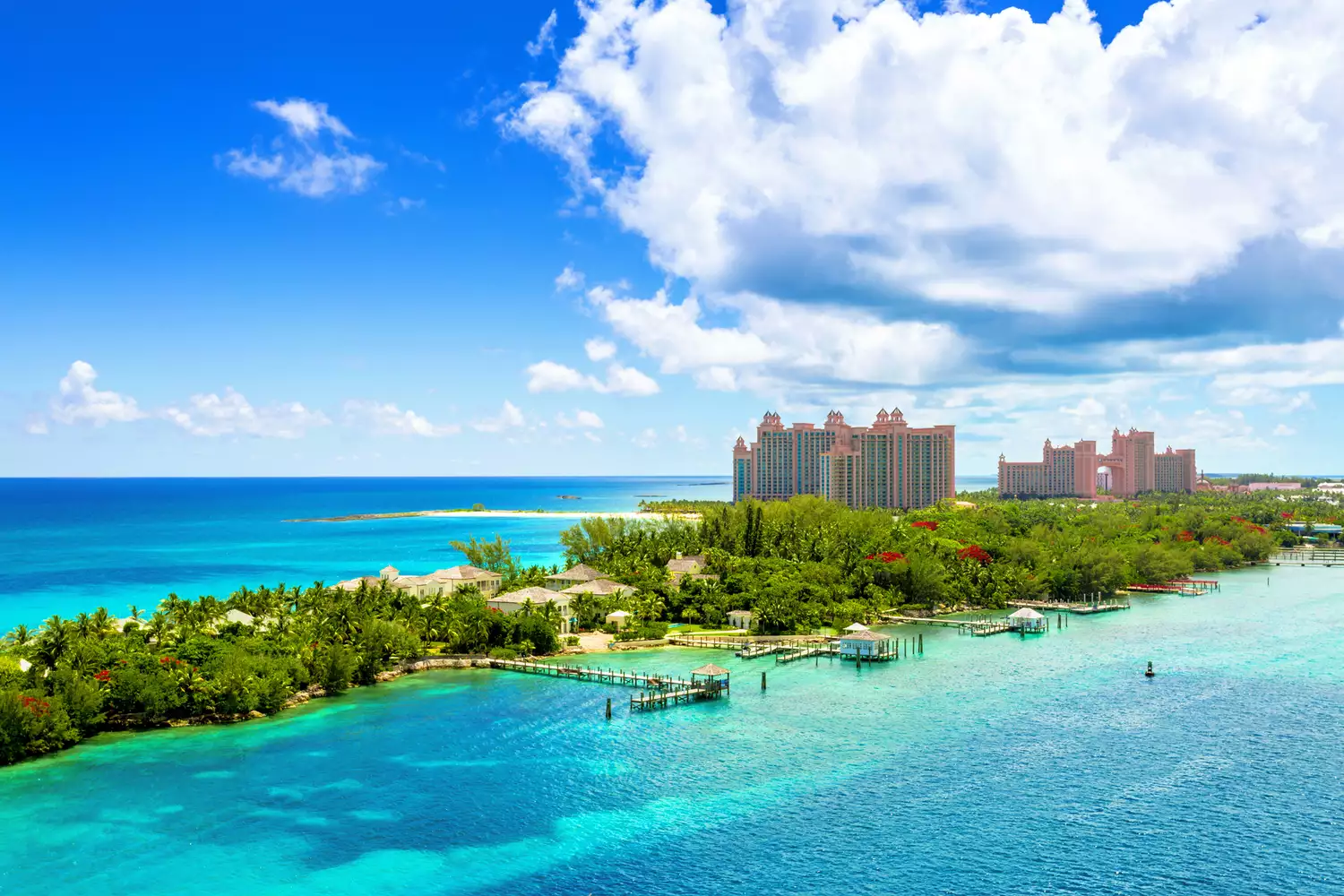 Vue pittoresque d'une plage idyllique à Nassau, aux Bahamas, sur l'île de Paradise Island.