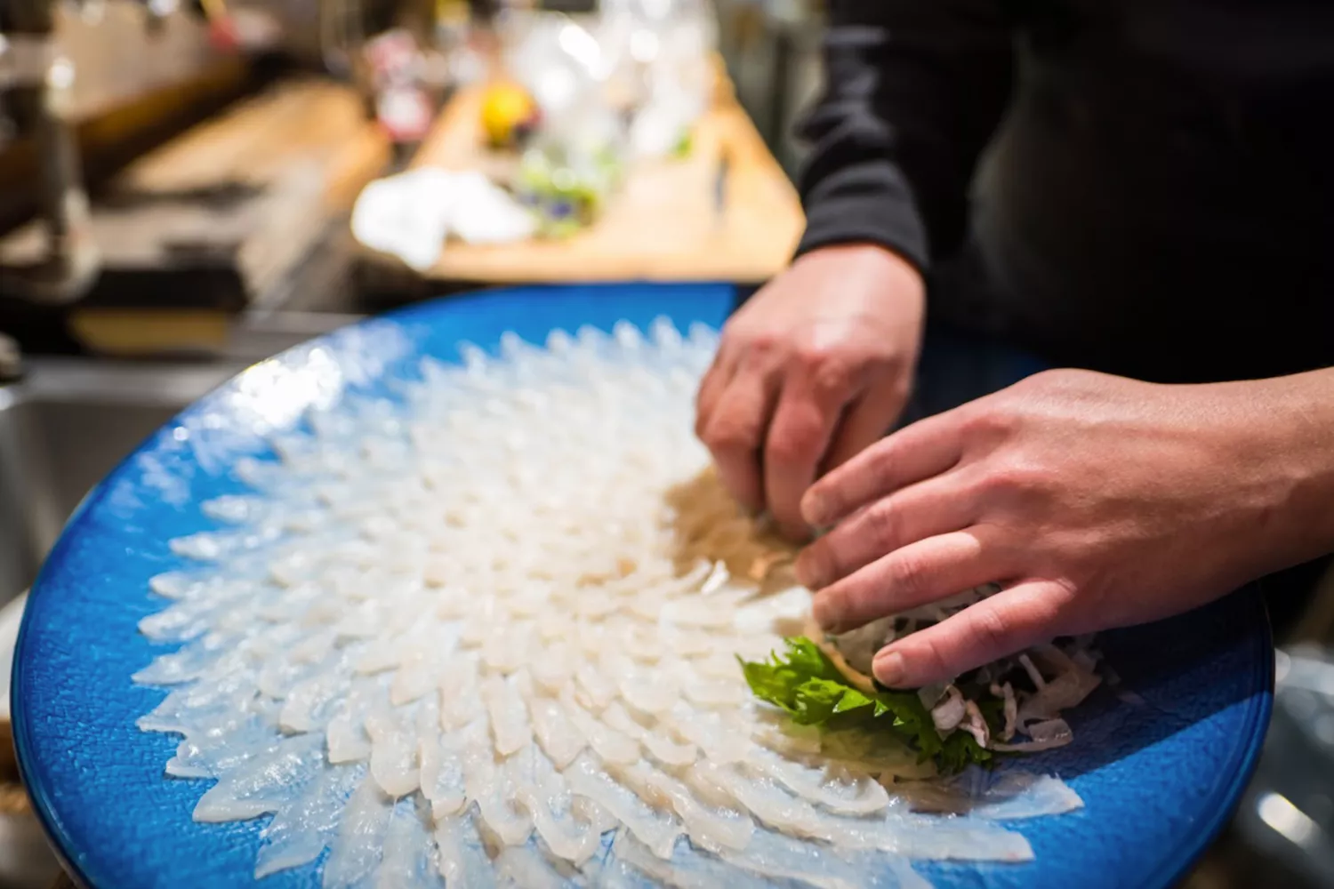 Une assiette de sashimi de fugu