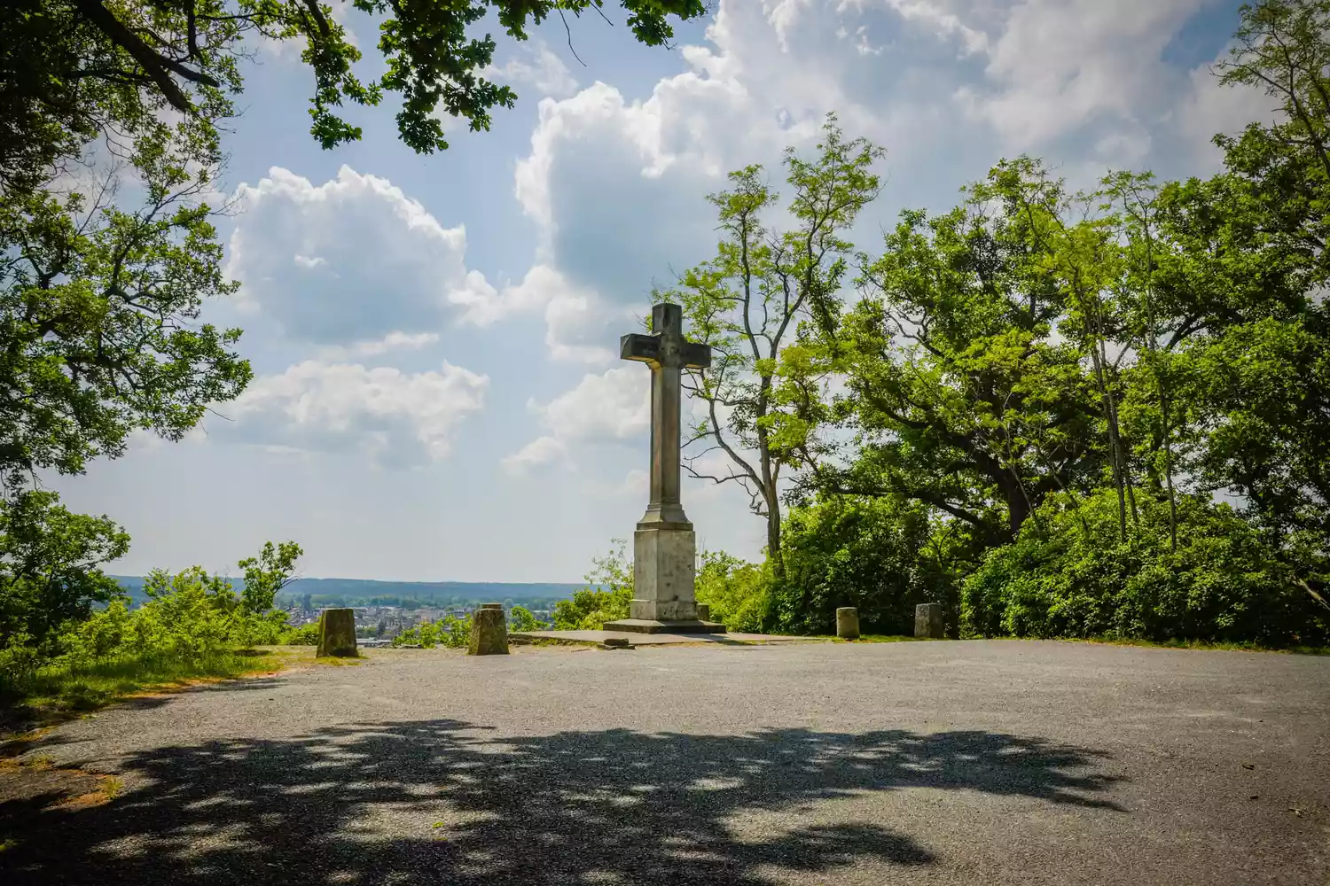 Vue de la croix du Calvaire dans la forêt de Fontainebleau