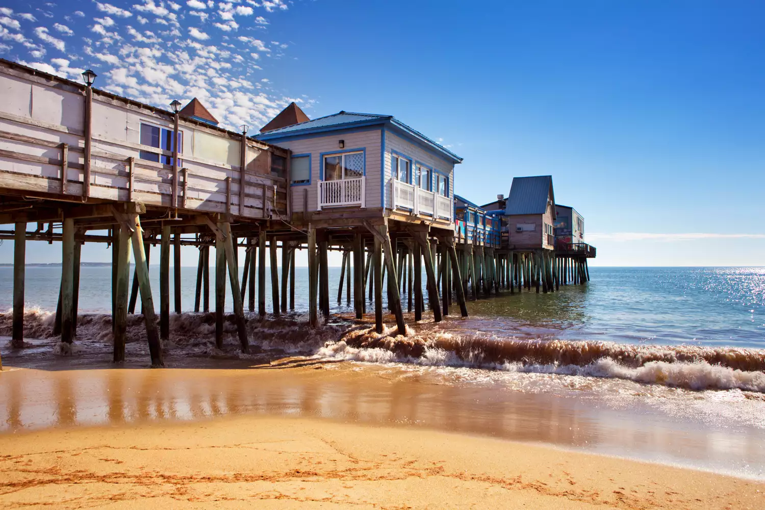 La jetée de Old Orchard Beach dans le Maine, États-Unis par une belle journée ensoleillée.