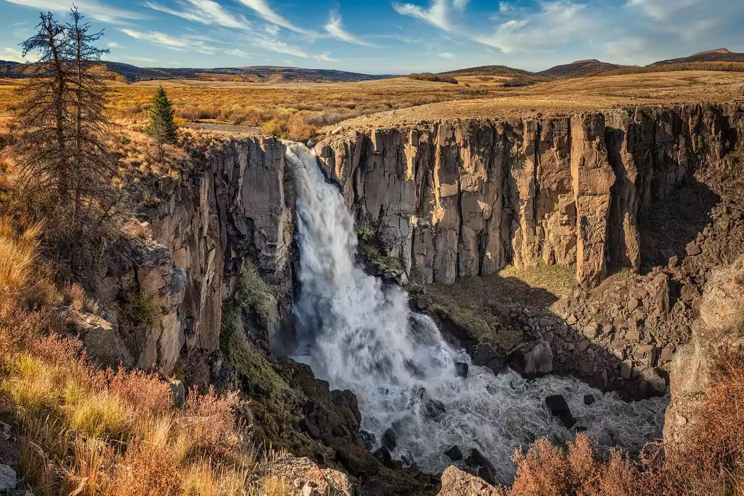 Une vue pittoresque de North Clear Creek Falls, Colorado.