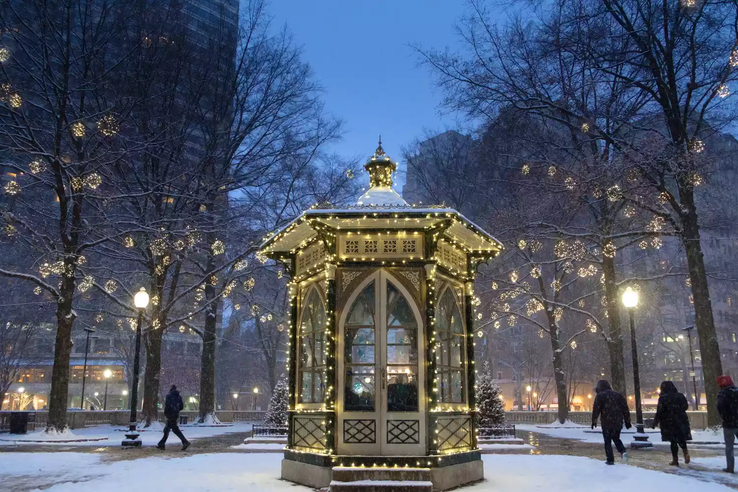 Rittenhouse Square couvert de neige et de lumières de Noël