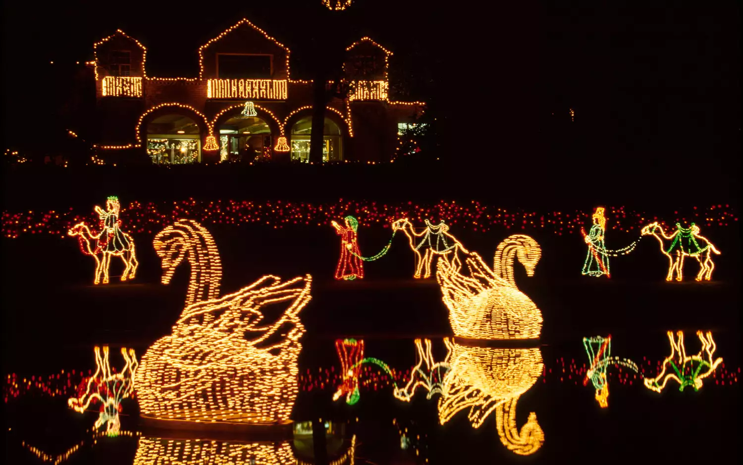 ARE13E Alabama Theodore Bellingrath Gardens Mirror Lake Magic Christmas in Lights. Image shot 2014. Exact date unknown.