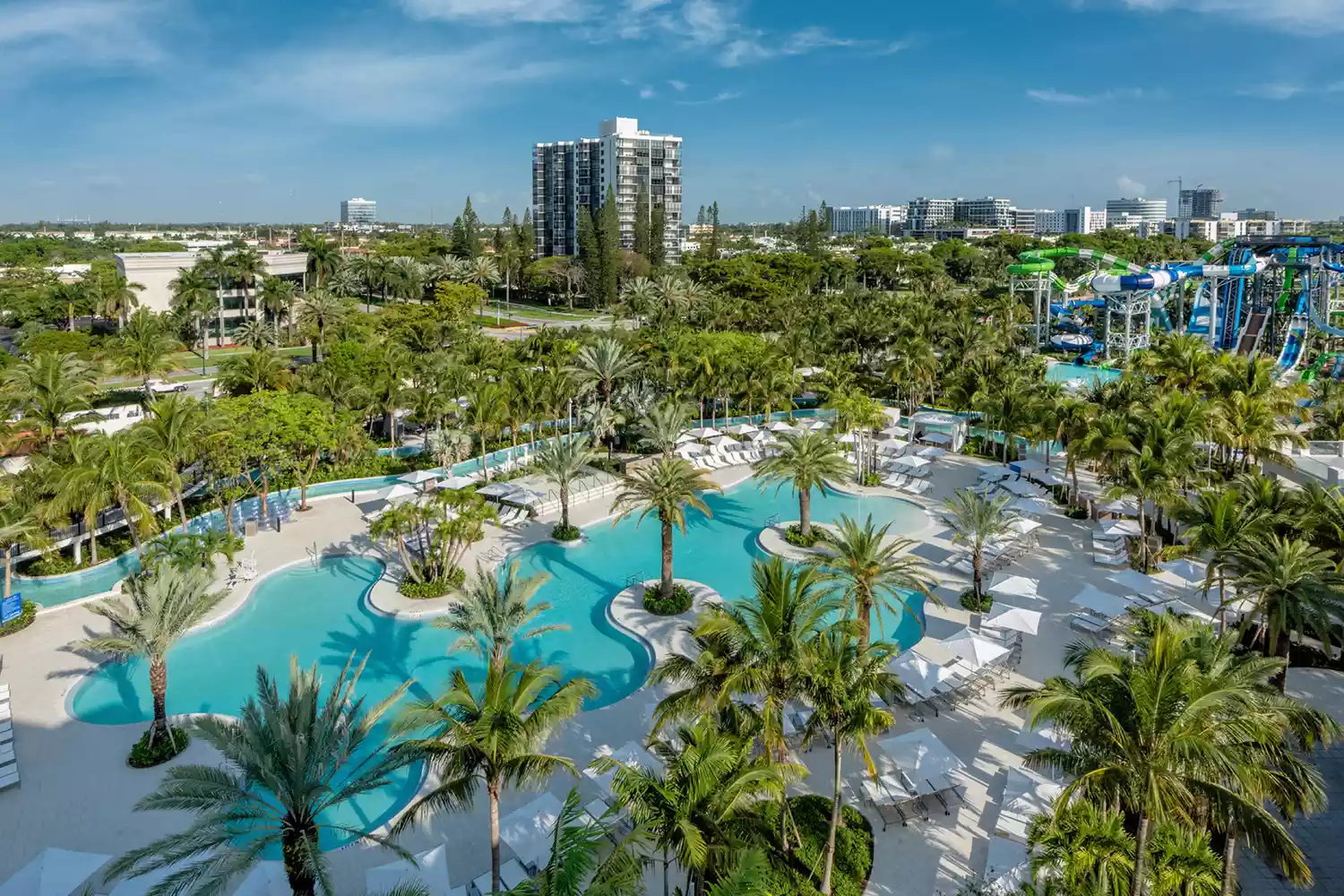 Vue aérienne de la piscine au JW Marriott Miami Turnberry Resort & Spa