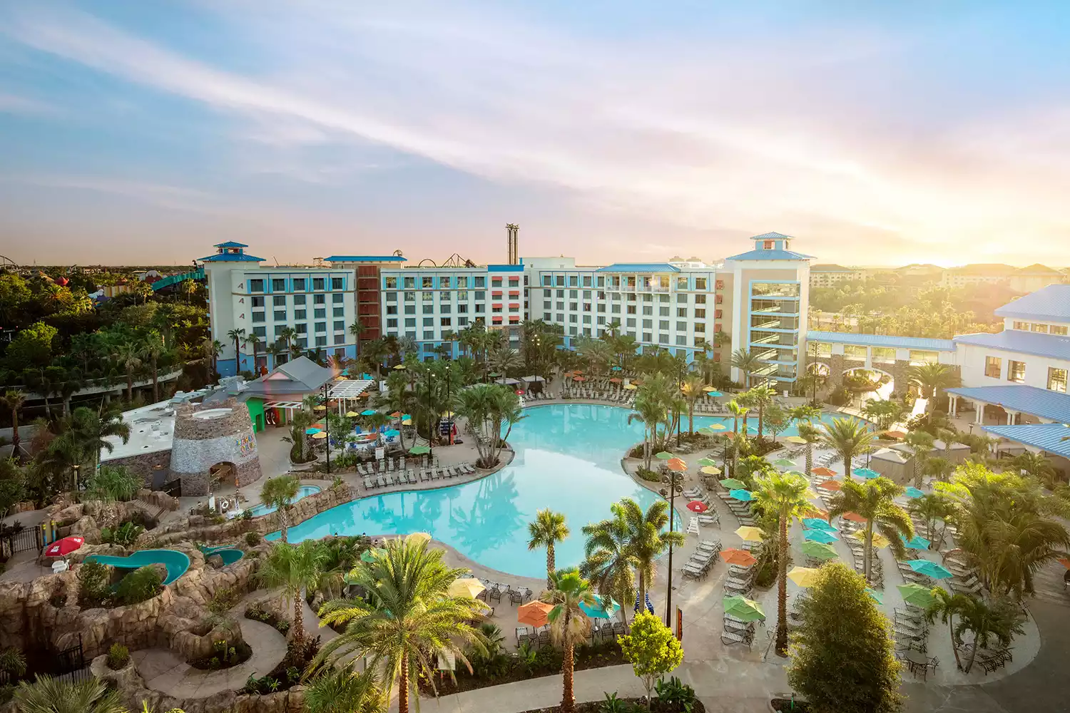 Vue d'ensemble de la piscine au Loews Sapphire Falls Resort à Universal Orlando