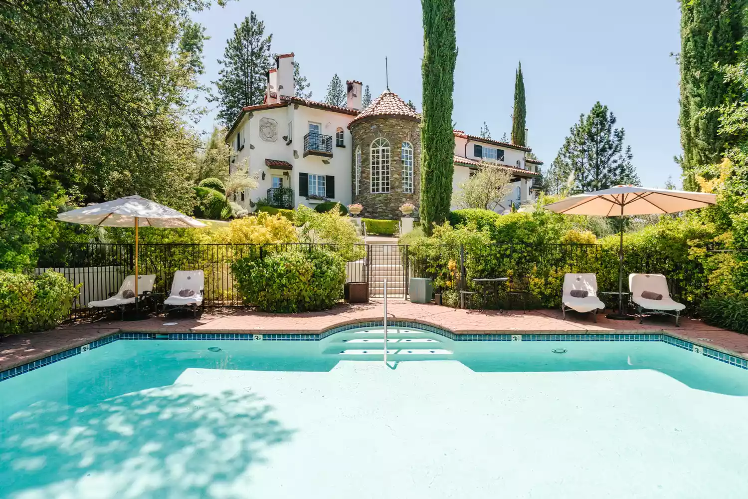 Château du Sureau in California near Yosemite National Park