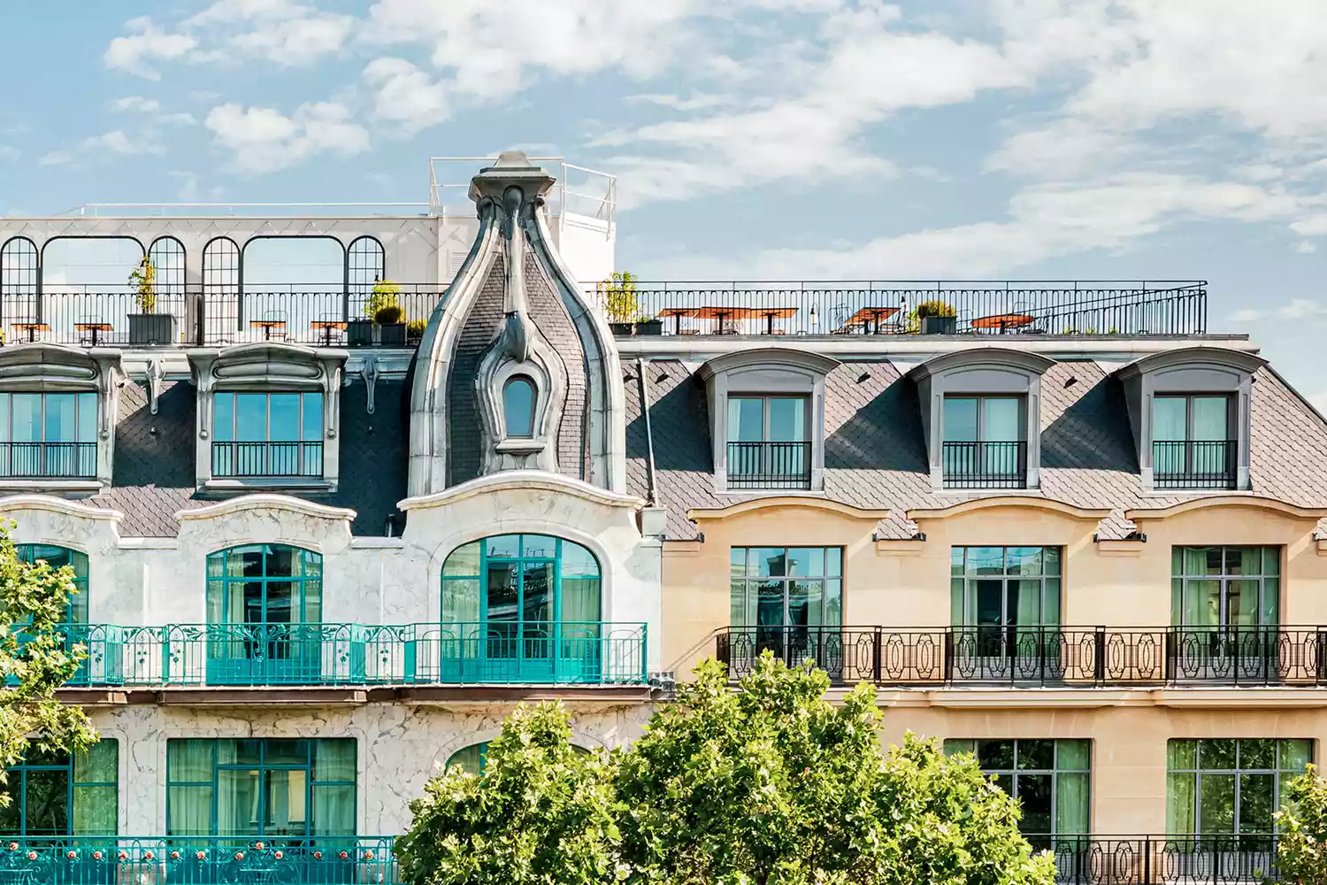 Facade extérieure et vue du rooftop du Kimpton St Honoré Paris