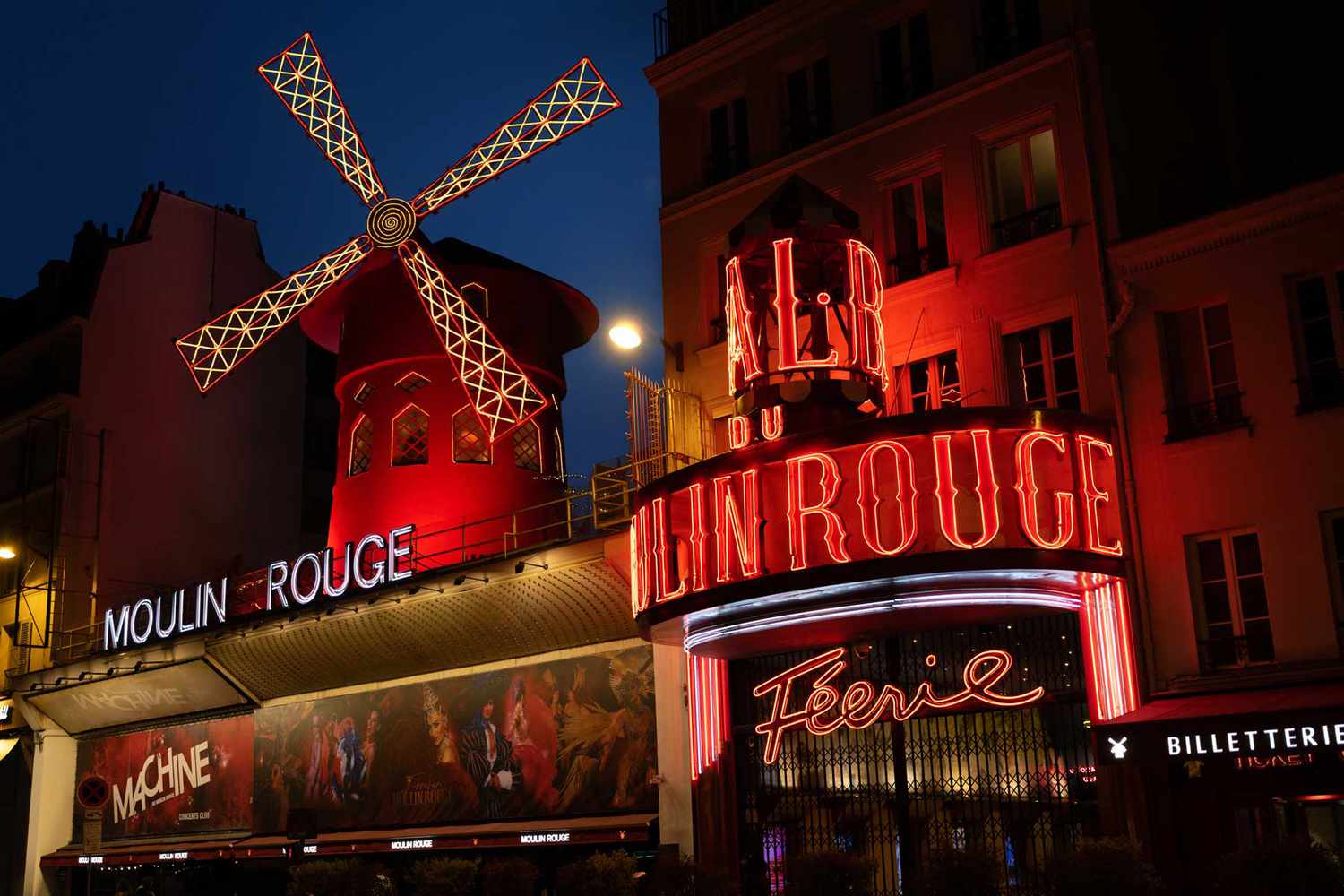 Découvrez l'appartement secret du Moulin Rouge à Paris à louer