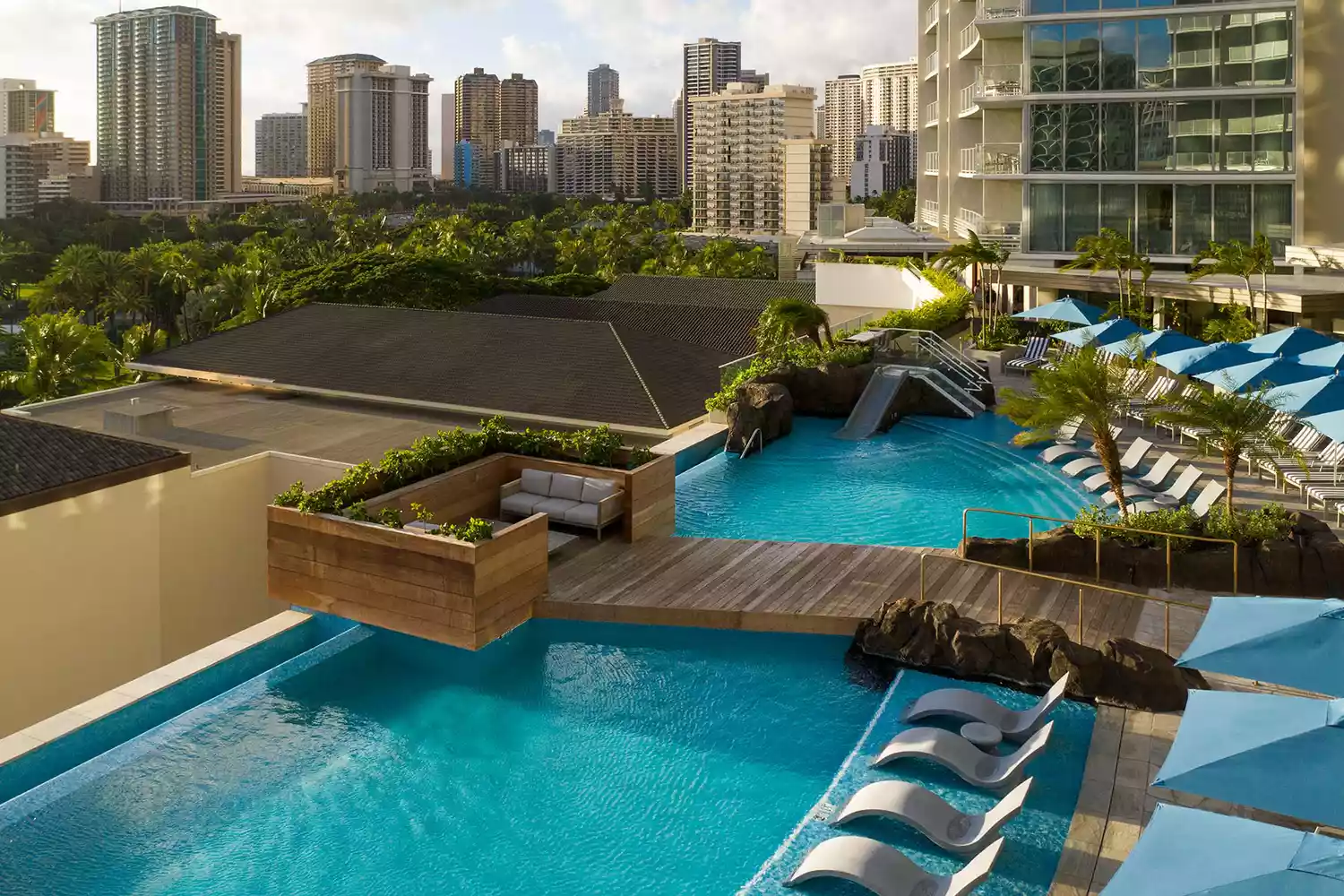 Vue aérienne de la piscine au Ritz-Carlton Residences, Waikiki Beach