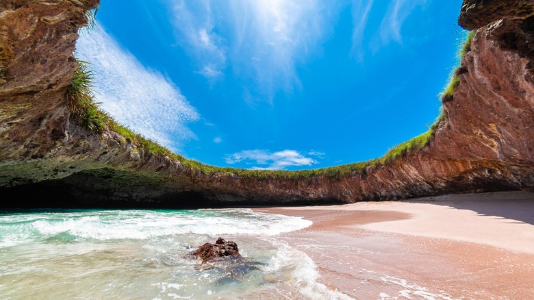 vue de l'ouverture de la Plage Cachée