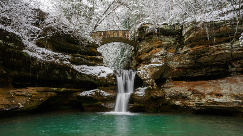 winter waterfall in hocking hills