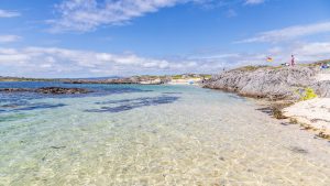 Une Plage Cachée en Europe aux Sables Insolites à Découvrir