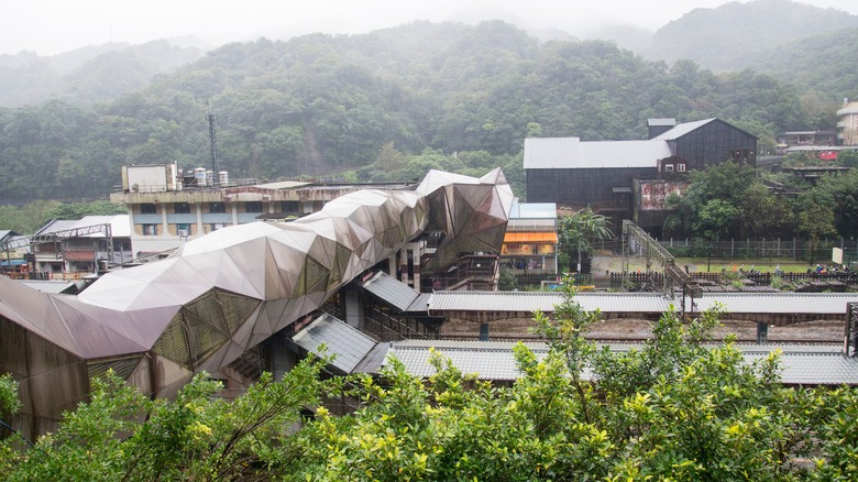 Cat-shaped bridge in Houtong