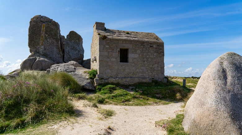 Garde-barrière à Cleder, France