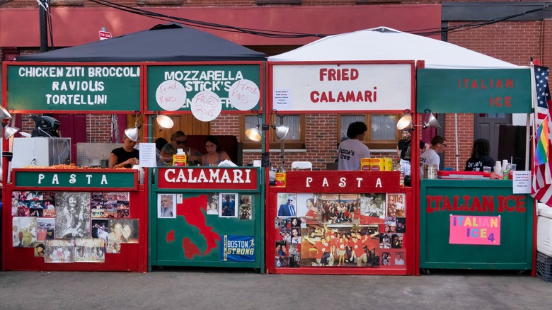 Stands de nourriture dans le North End de Boston