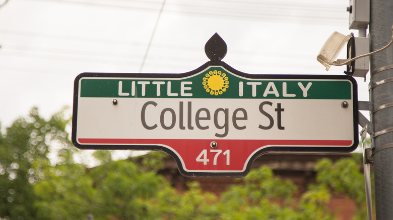 Panneau College Street à Toronto